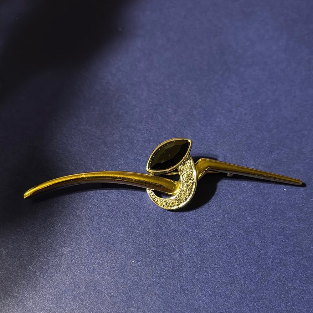 Elegant Gold and Black Women's Brooch